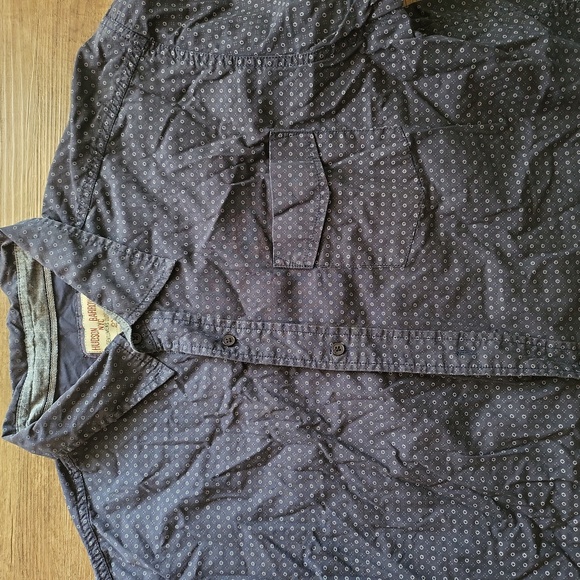 Short sleeve button up - Picture 2 of 4